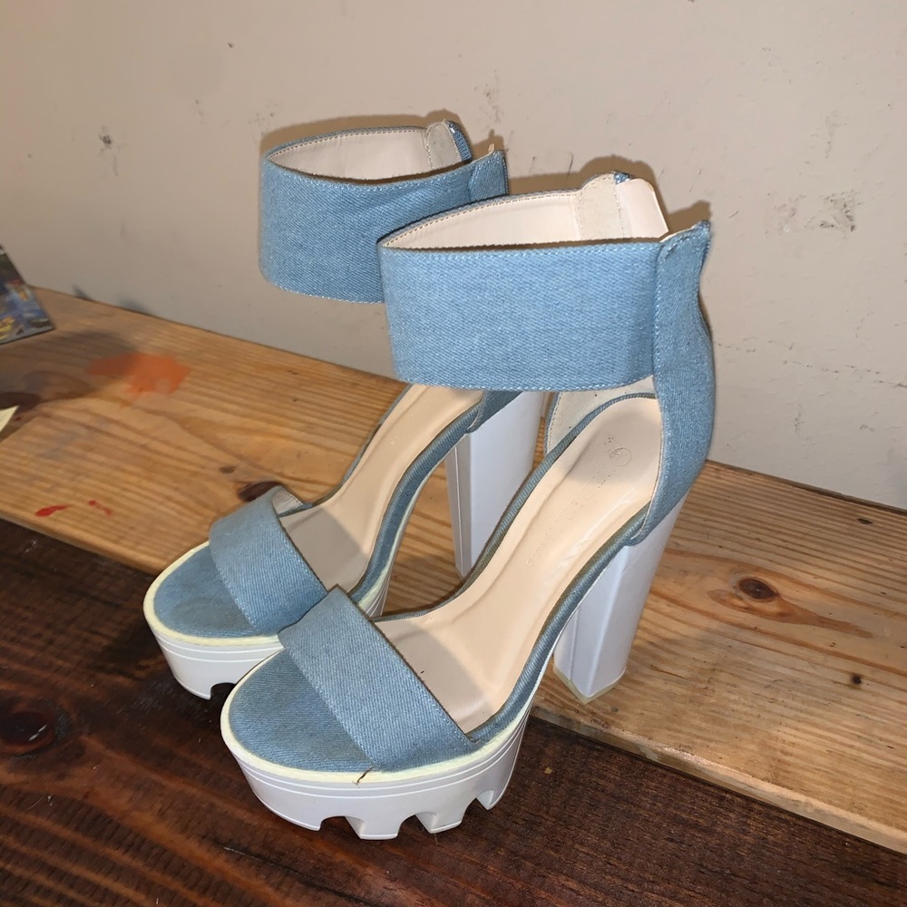 High heels - Picture 3 of 4